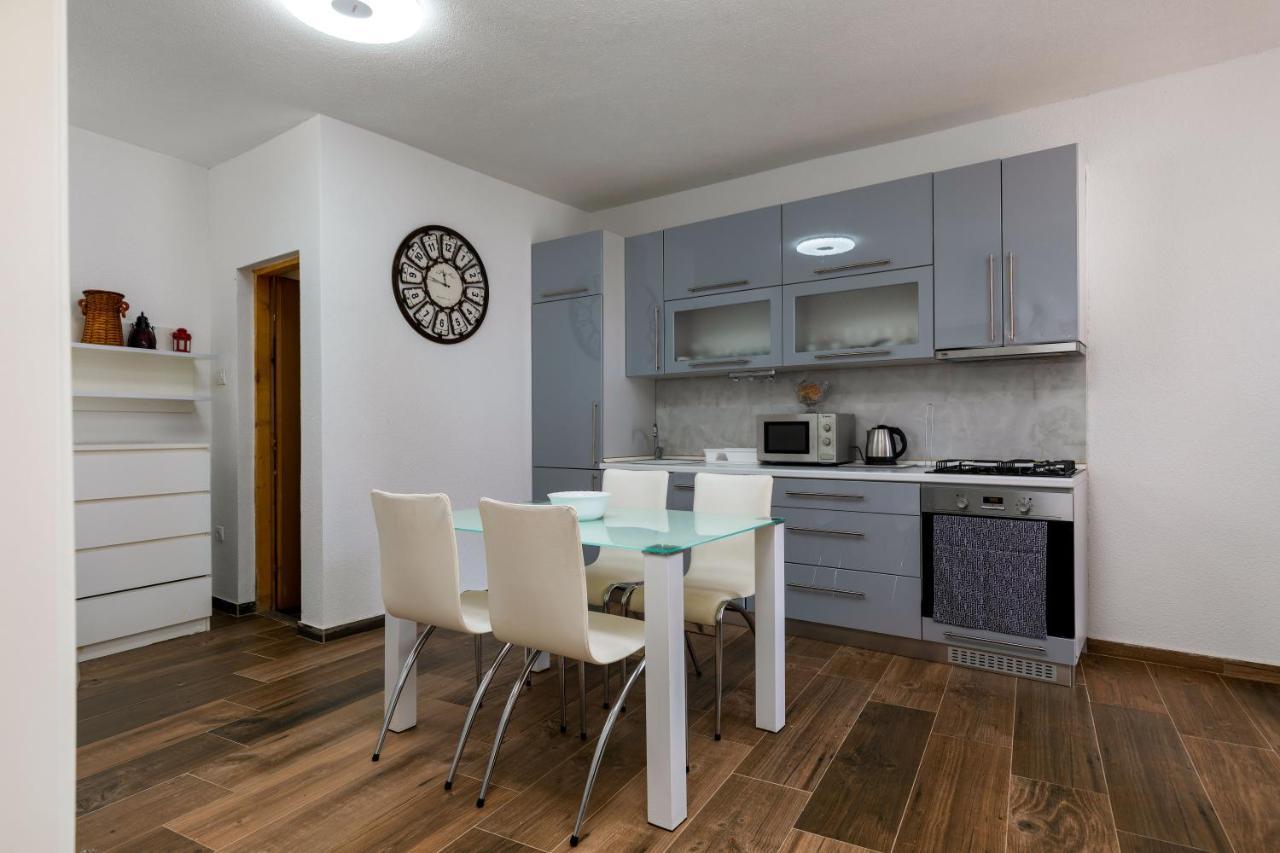 Top Central Apartments Pula Dış mekan fotoğraf